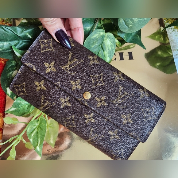 Authentic Louis Vuitton  Monogram Vintage Sarah Wallet - Picture 1 of 16